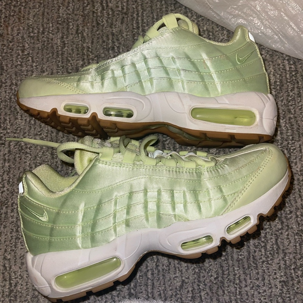 Nike satin air max 95 womens size 8.5 🍋🍋